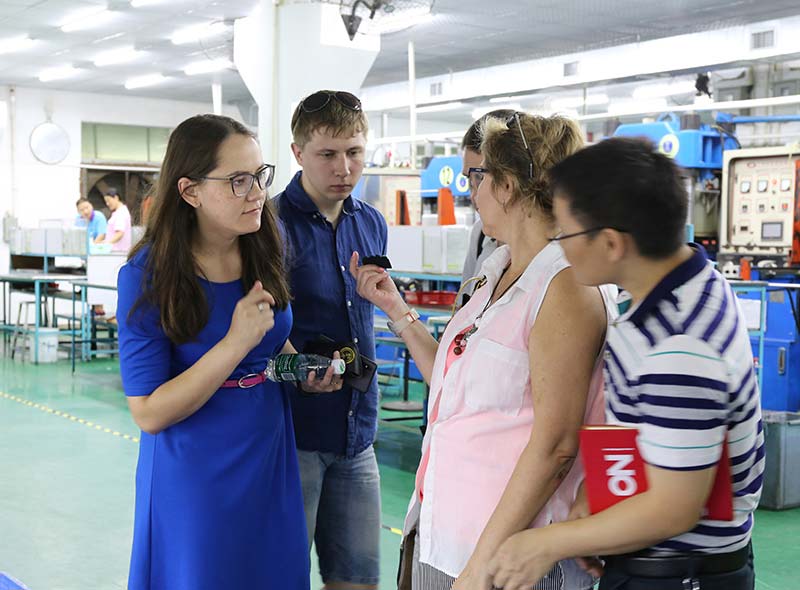 硅膠制品廠迎來(lái)國(guó)外客戶